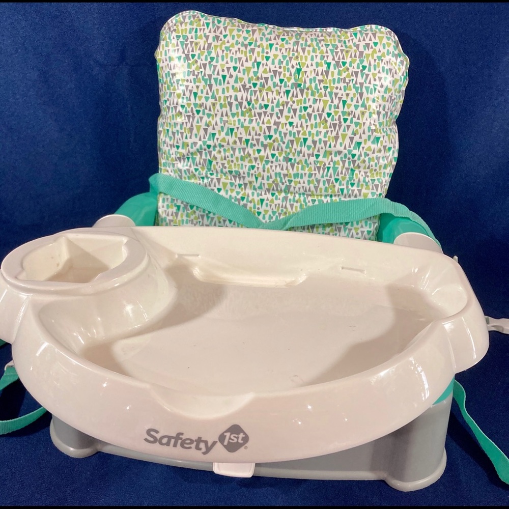 Deluxe feeding booster seat